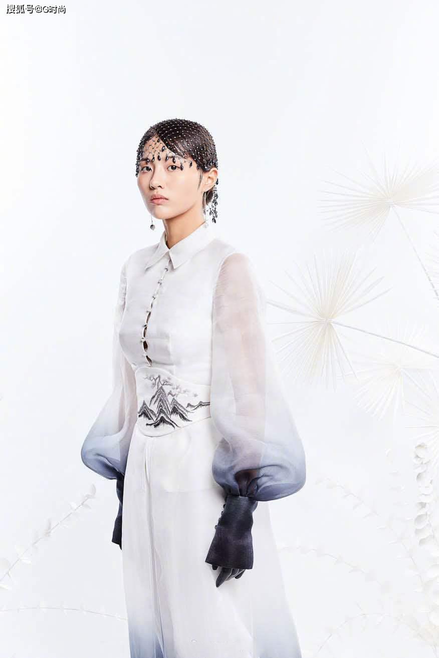 乔振宇亮相盖娅传说若水时装秀潇洒俊逸,侠气满满