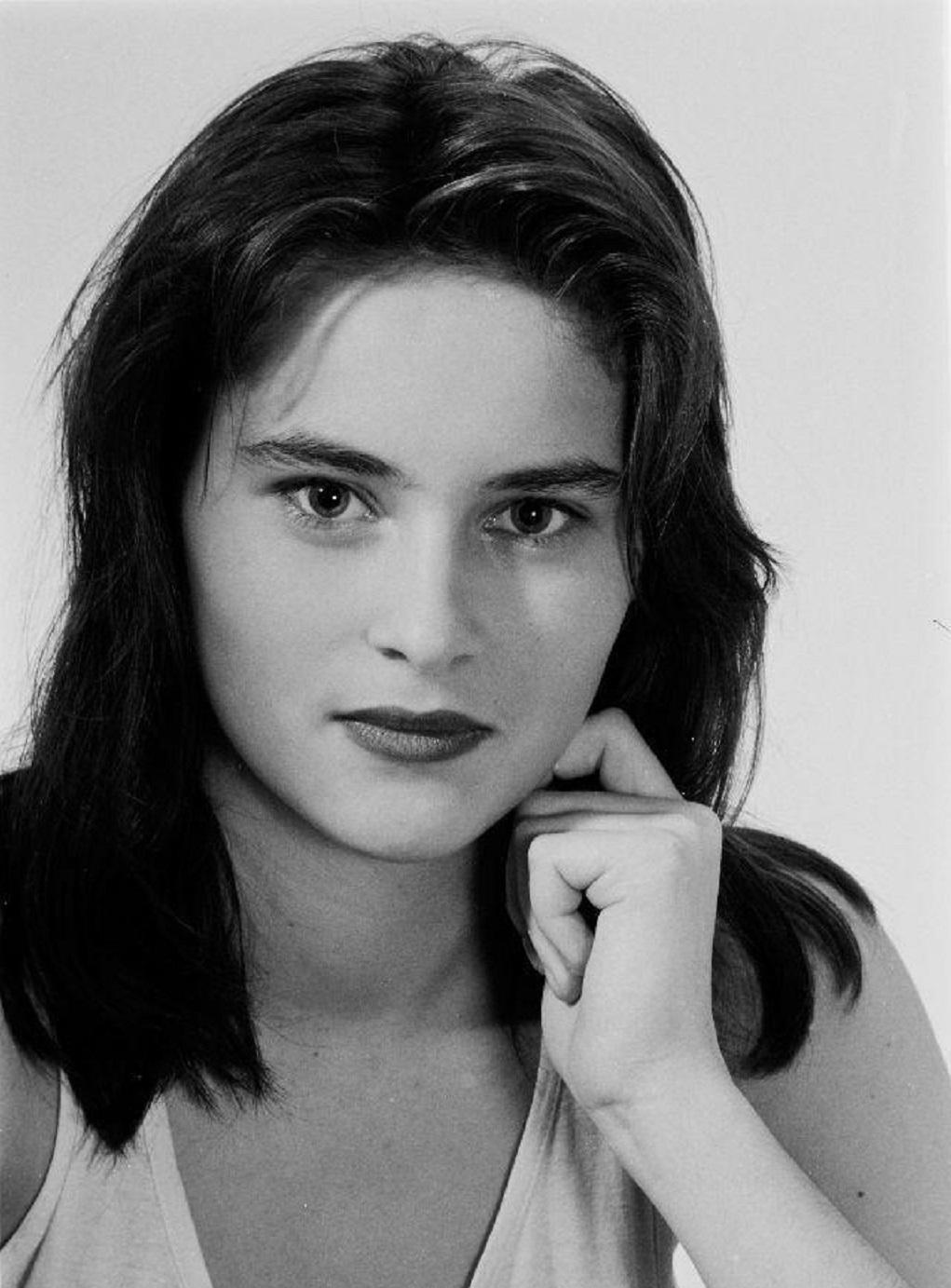 梅拉尼娅40岁生日宴会特朗普搂娇妻却吻伊万卡较量早已开始