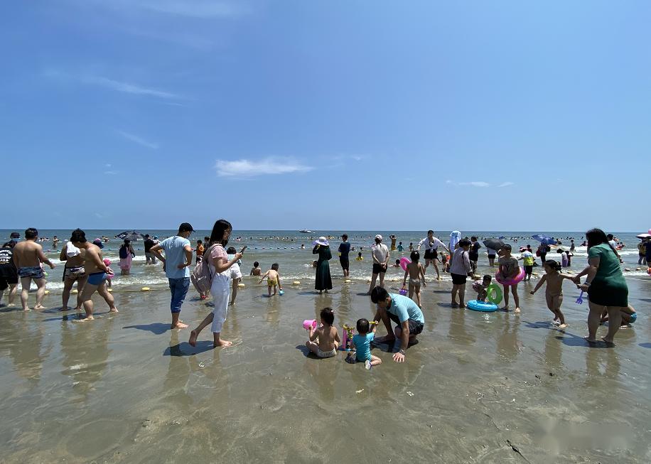 五一假期,茂名的海滩上都是人人人人人