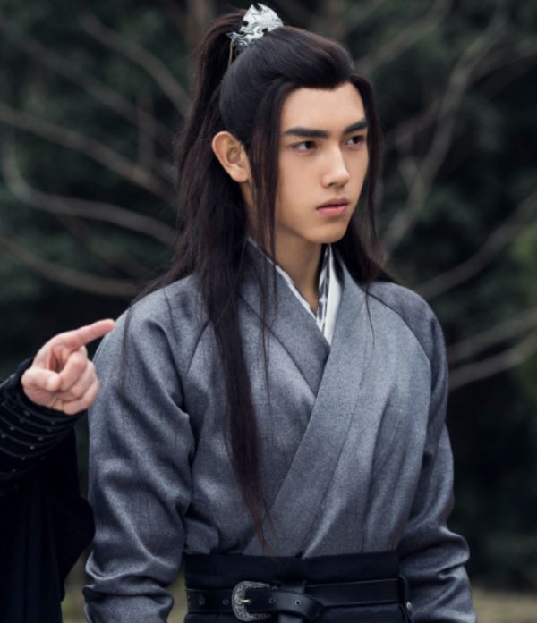 陈飞宇新剧造型公开,形象跟王一博相似,两大顶流你选谁?_古装