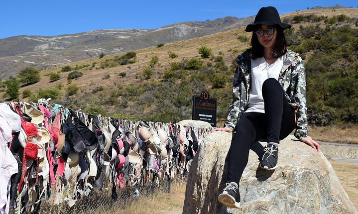 世界最污的景点长达163公里的内衣墙背后原因让人感动