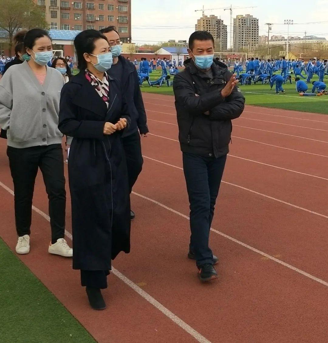 带队先后科尔沁区实验小学,木里图学校,中心小学,永清小学,第