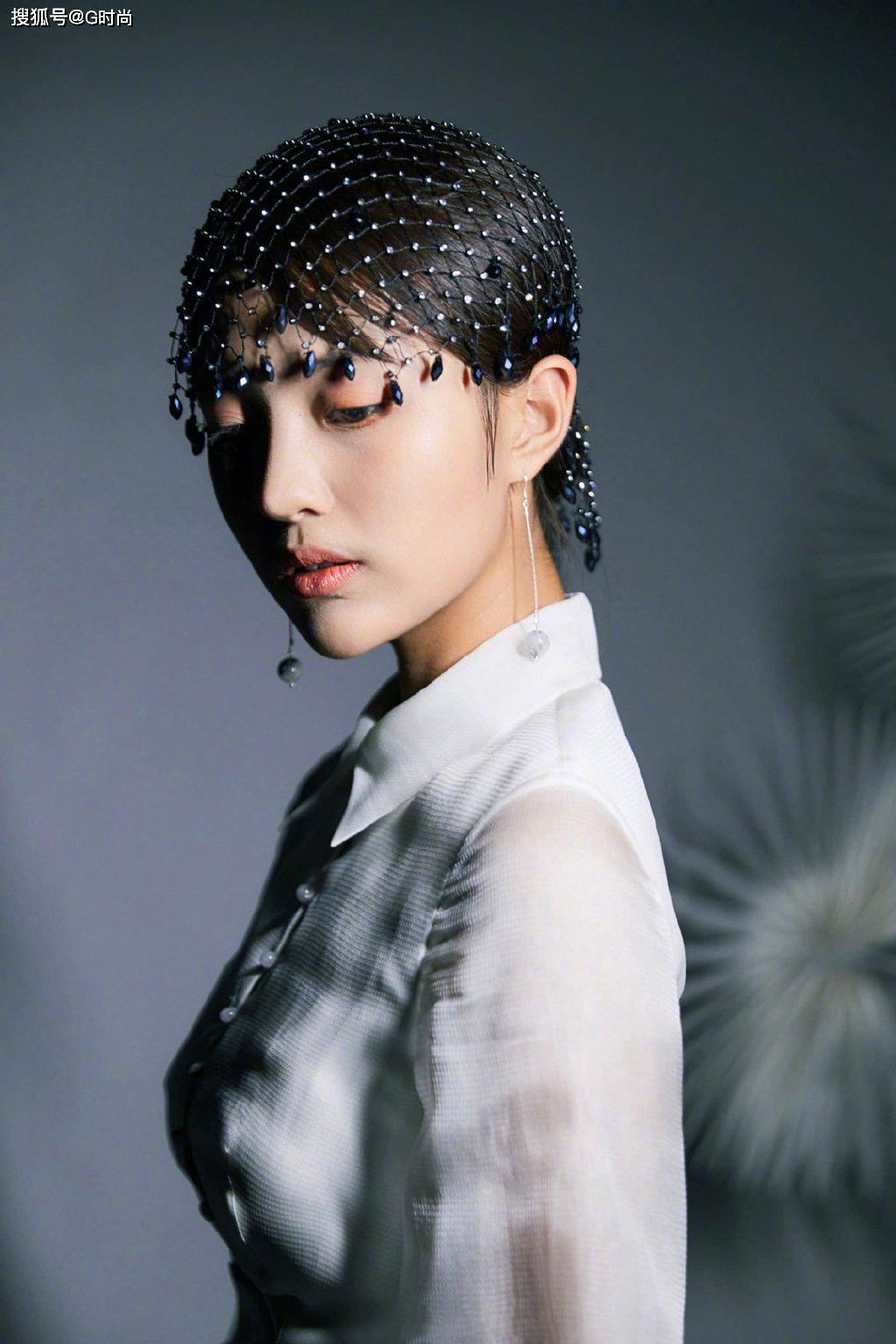 乔振宇亮相盖娅传说若水时装秀潇洒俊逸,侠气满满