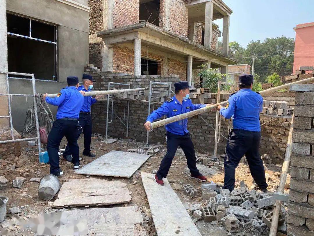 趁五一小长假拆后又搞复建昌江城管依法强拆