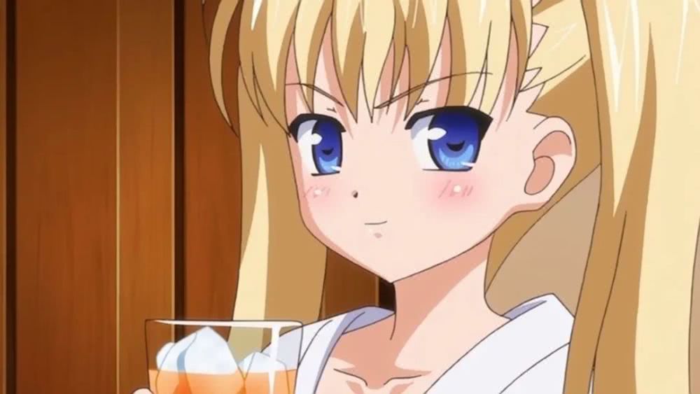 织节真冬她,同样是一个金发双马尾,同时还是家中三姐妹里的老三.