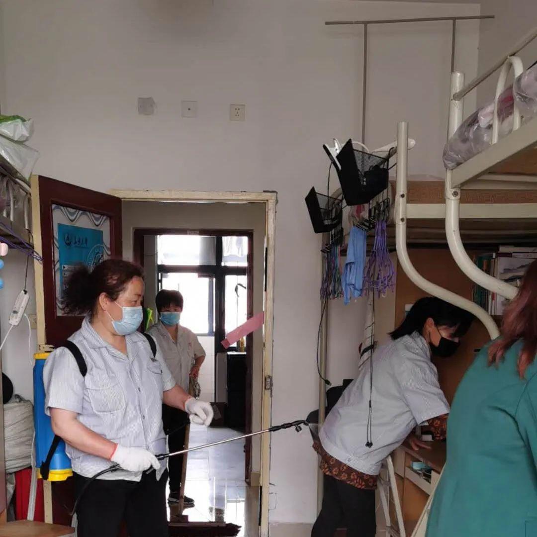 懂事的寝室长已经提前返校了 来自搜狐网