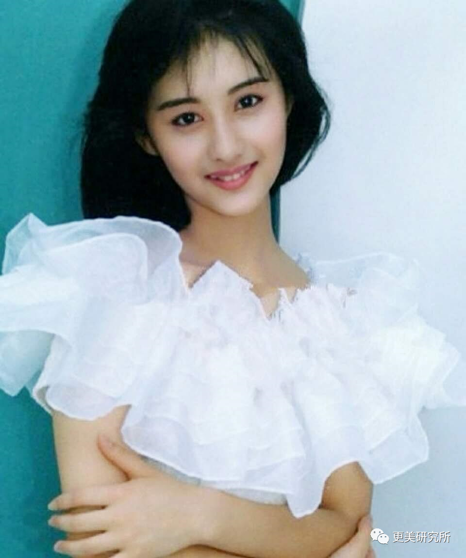 最美琼瑶女郎来了!原来李沁董洁都在学她?