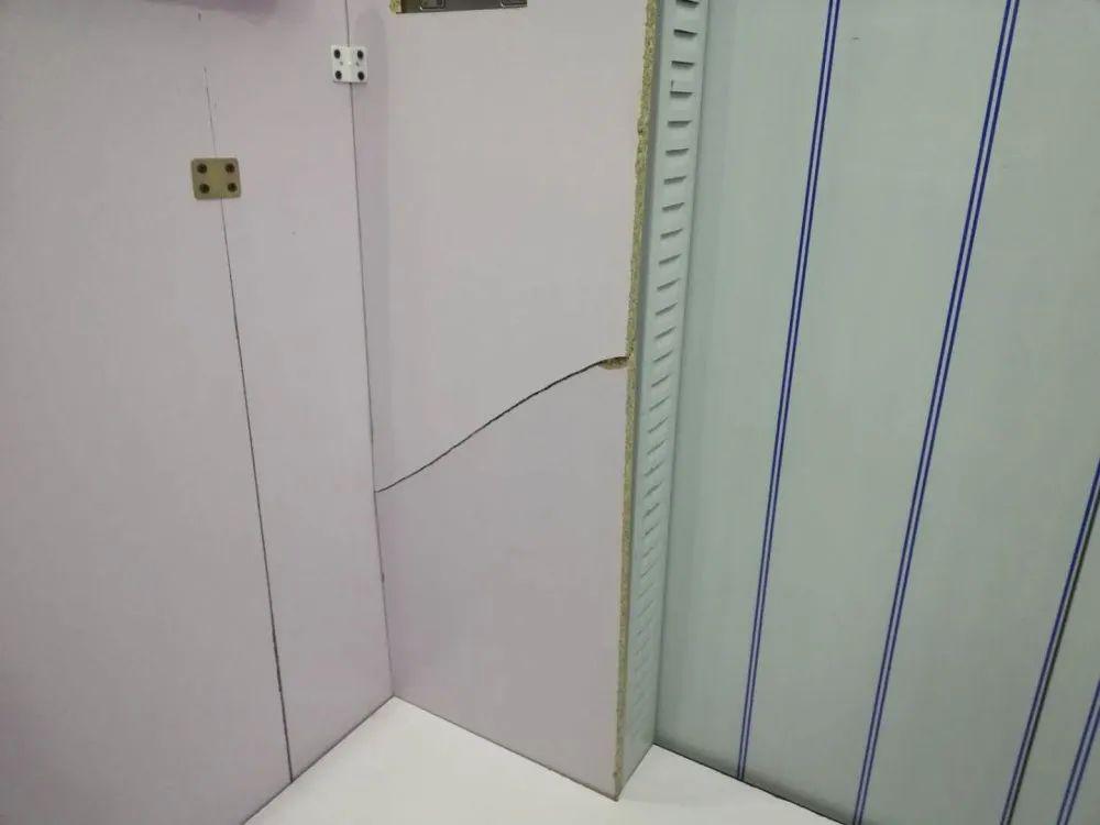 电梯轿厢护板维修前电梯轿厢护板维修后长春·亚泰广场电梯刷卡标识