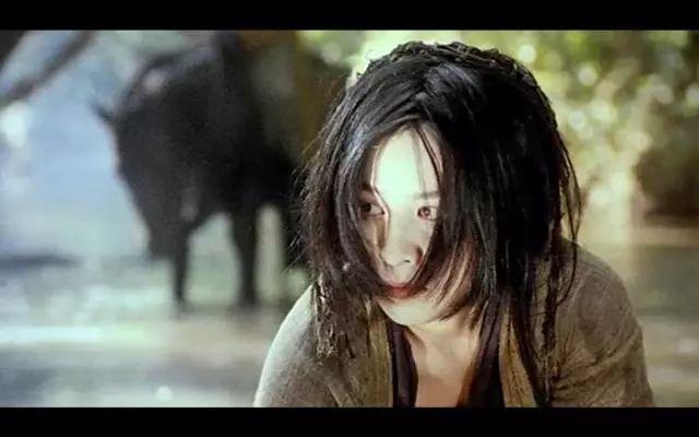 他几乎把女演员的面部当作镜子,配合光线来塑造不同她们的性格,慕容燕
