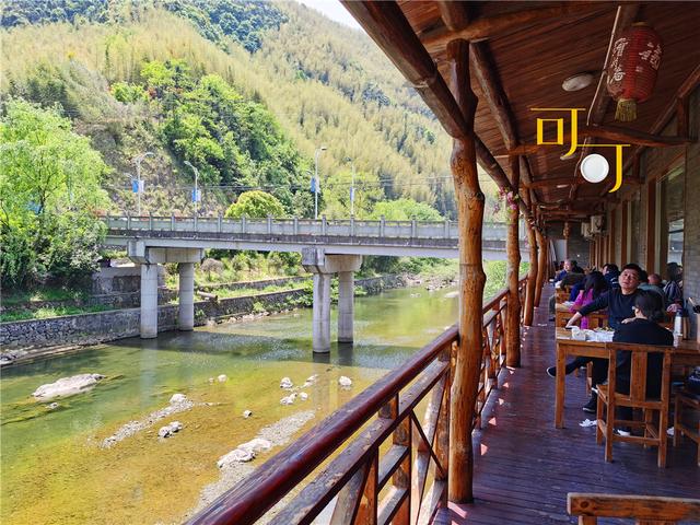 五一假期,去余姚这个村子吃农家乐,两人午餐158元,边吃边赏景