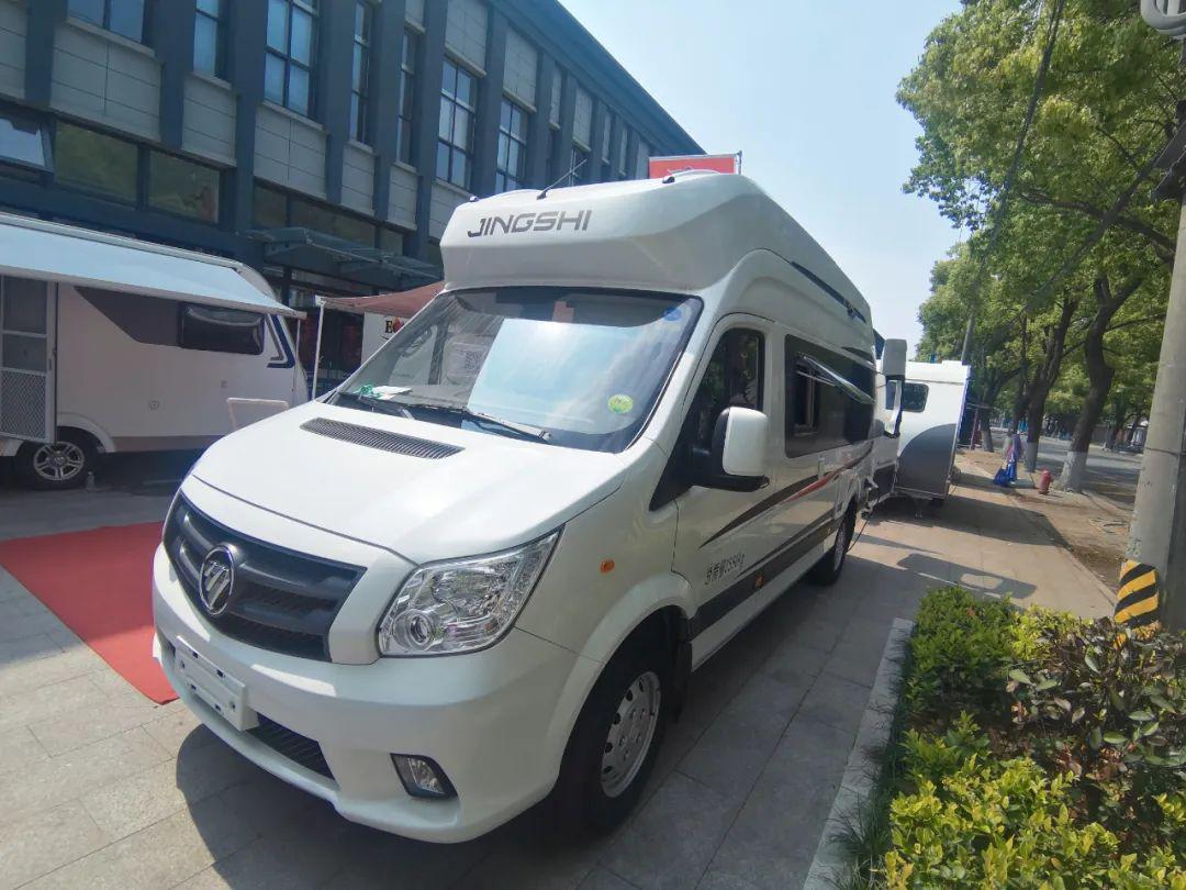 房车行首秀嵘野首款自行式景诗房车来袭亮点超多展会价2x98w