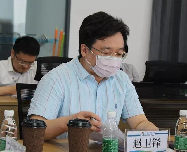 园区企业,科研机构代表市凤凰公证处主任徐春雷市司法局公共法律服务