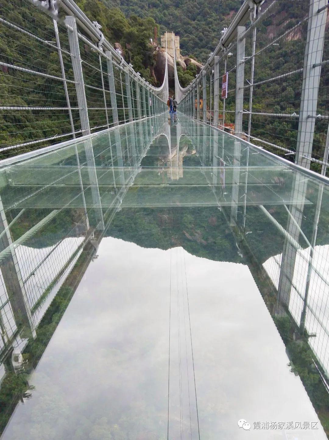 "名胜长桥双映衬,天光云影共徘徊"杨家溪青龙玻璃桥全长330米,高约138