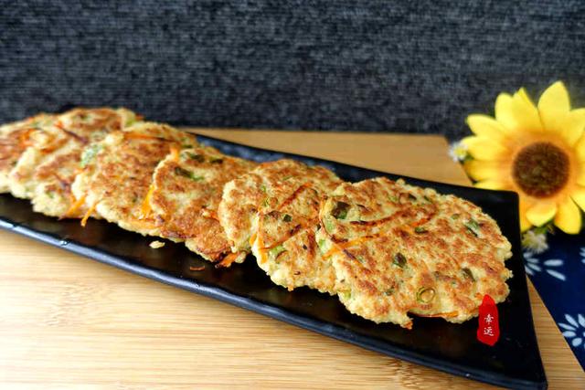 营养丰富的豆渣鸡蛋饼金黄软糯不仅有饱腹感还有助瘦身