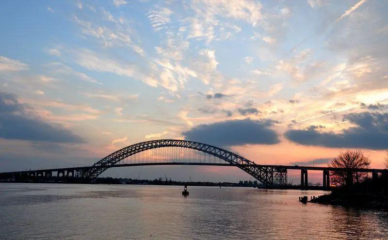 【钢结构·桥梁】国内外异形拱桥大赏_桥面