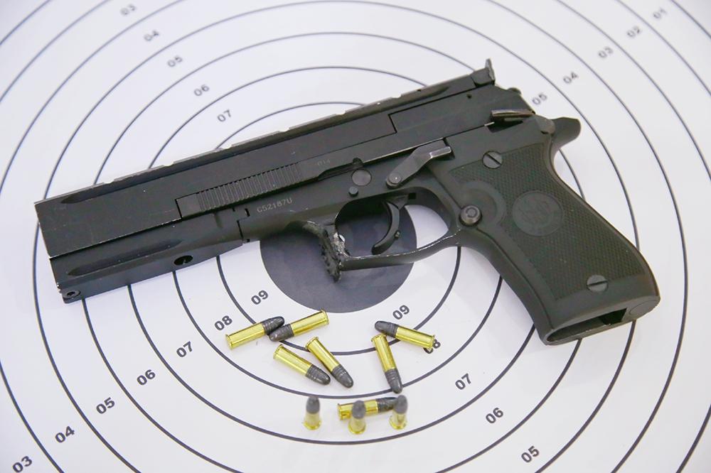 方便了枪管散热而且多出了一般封闭套筒手枪不具备的能力05柯尔特1911