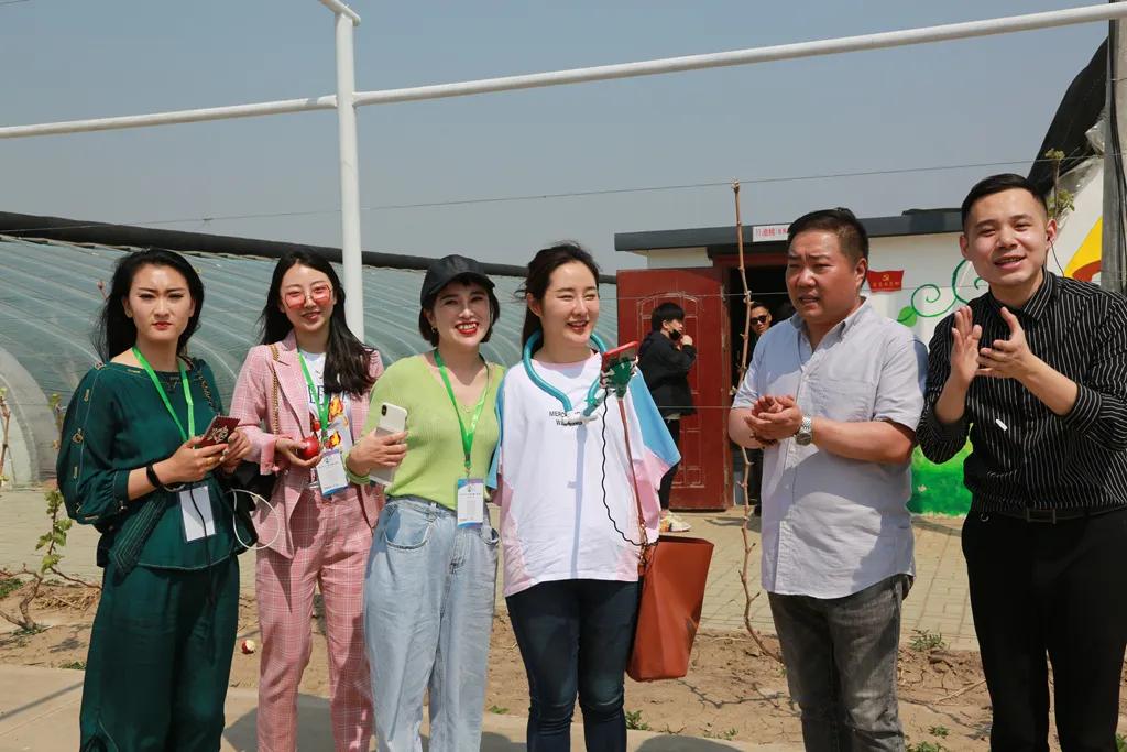 曹妃甸区桃萄水镇首届网络直播助农文化节火力全开助三农