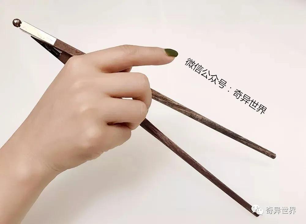 2,仙人指路:这意思就是说在用餐前或用餐过程当中,将筷子长短不齐的