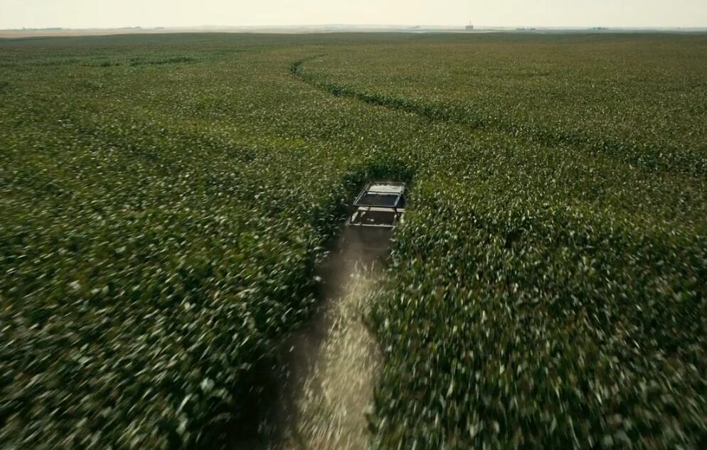 二:给人们留下深刻印象的那片玉米地,取景地位于加拿大,加拿大气候