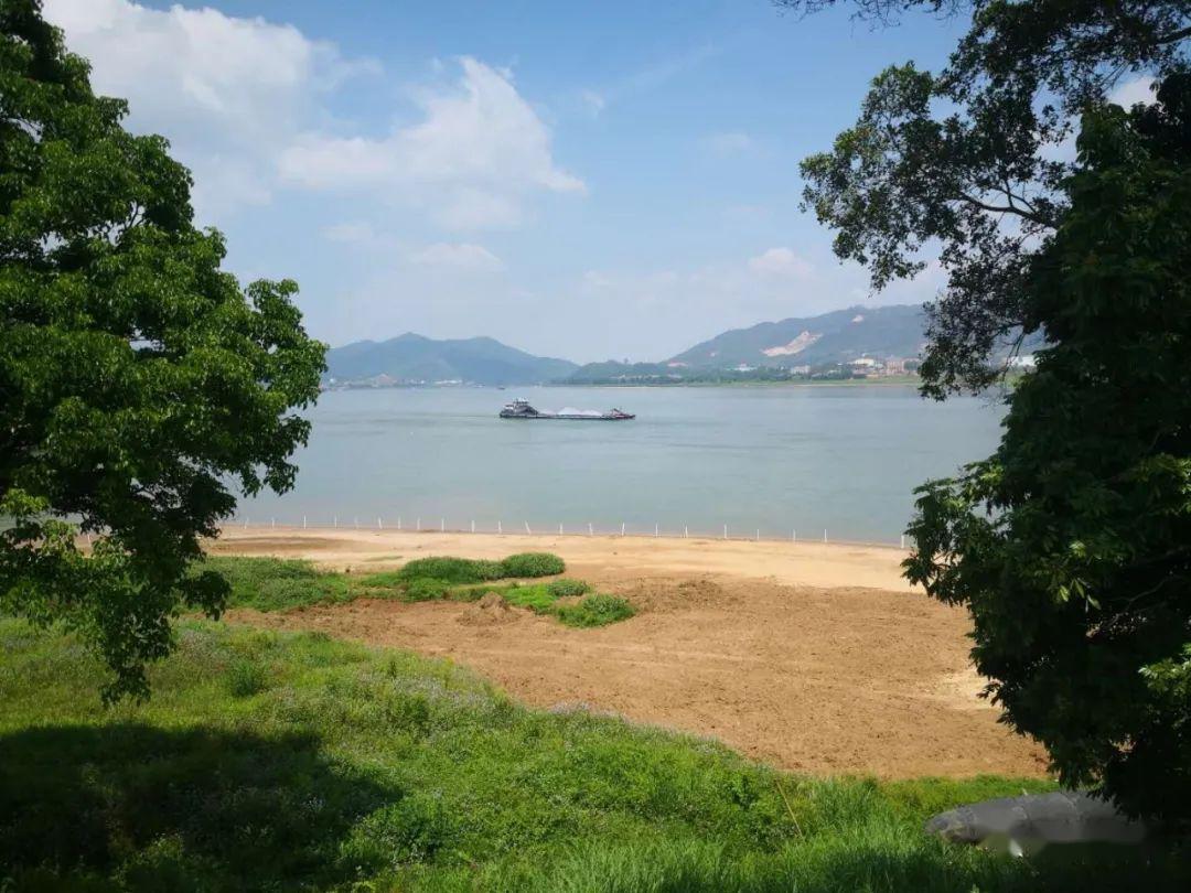 云浮免费沙滩今起暂停开放相互转告