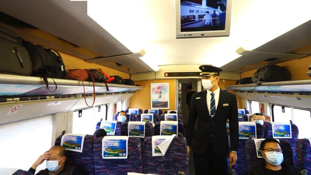 今天21:30丨95后"网红"列车长:疫情严重时,他选择坚守岗位不回家_马良