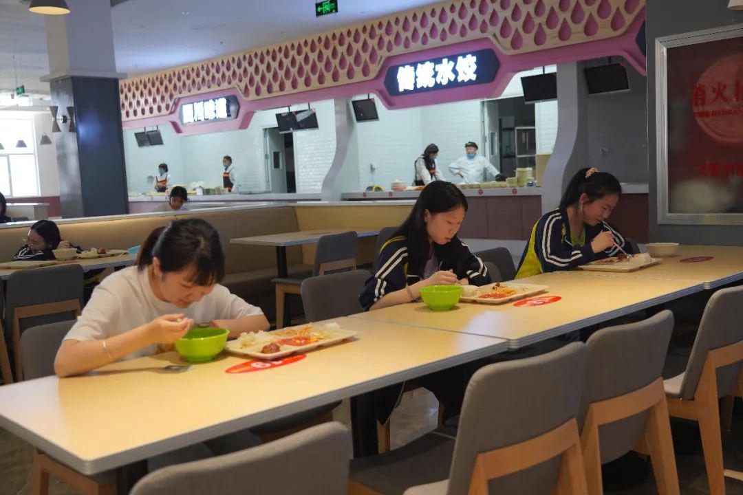 广宗一中新校区食堂图片