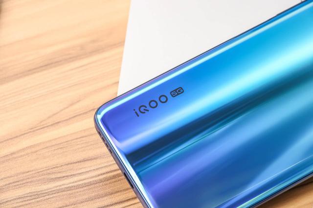 小长假带上iqooneo3一起玩追剧打游戏让宅家生活也过瘾