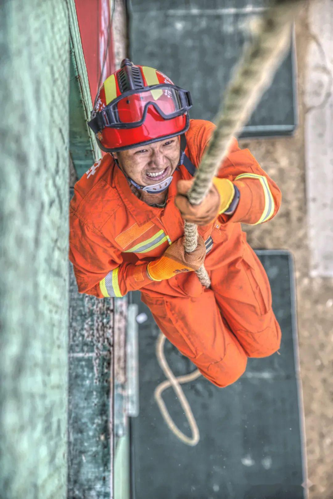五四青年节三门峡消防员所奉献的火热青春