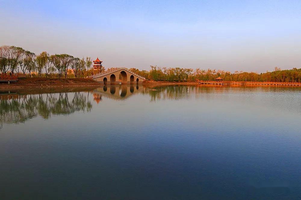 如果我在和田遇见你我们一定要去一趟于田龙湖静静地坐在湖边和你一起