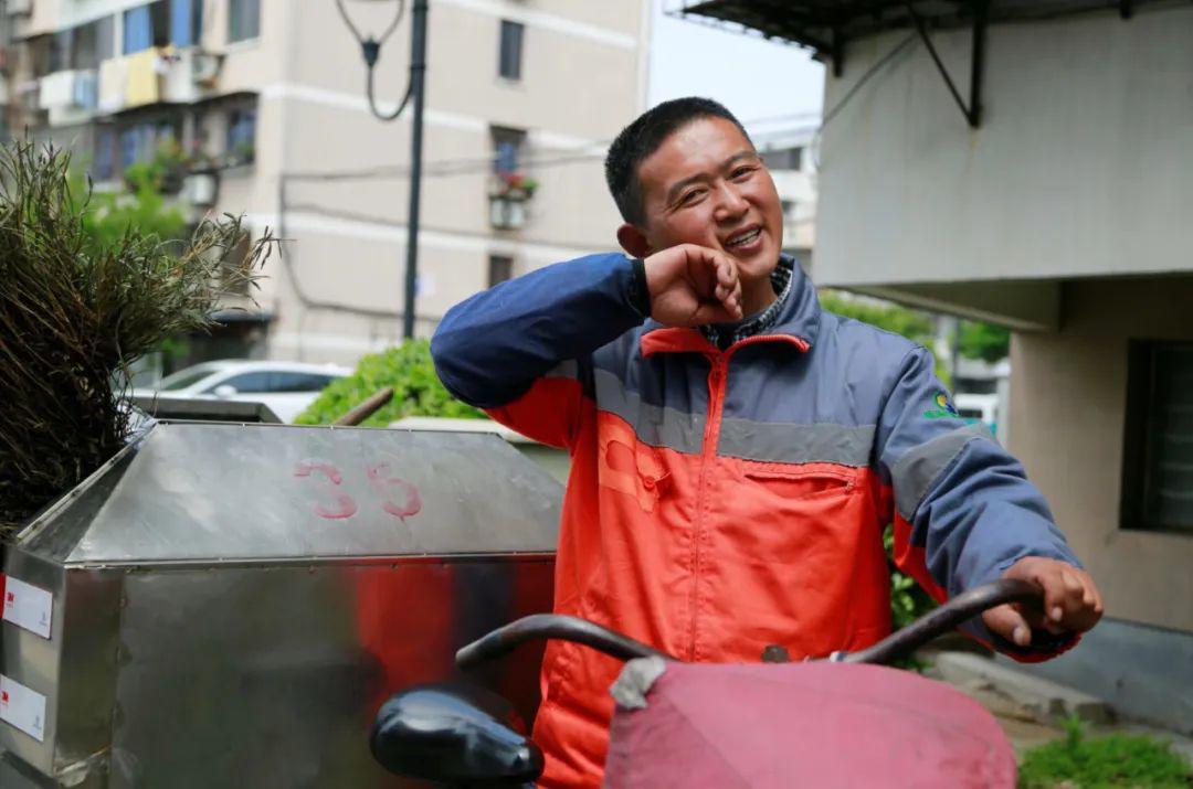 宁波镇海春风里劳动者的笑脸最美
