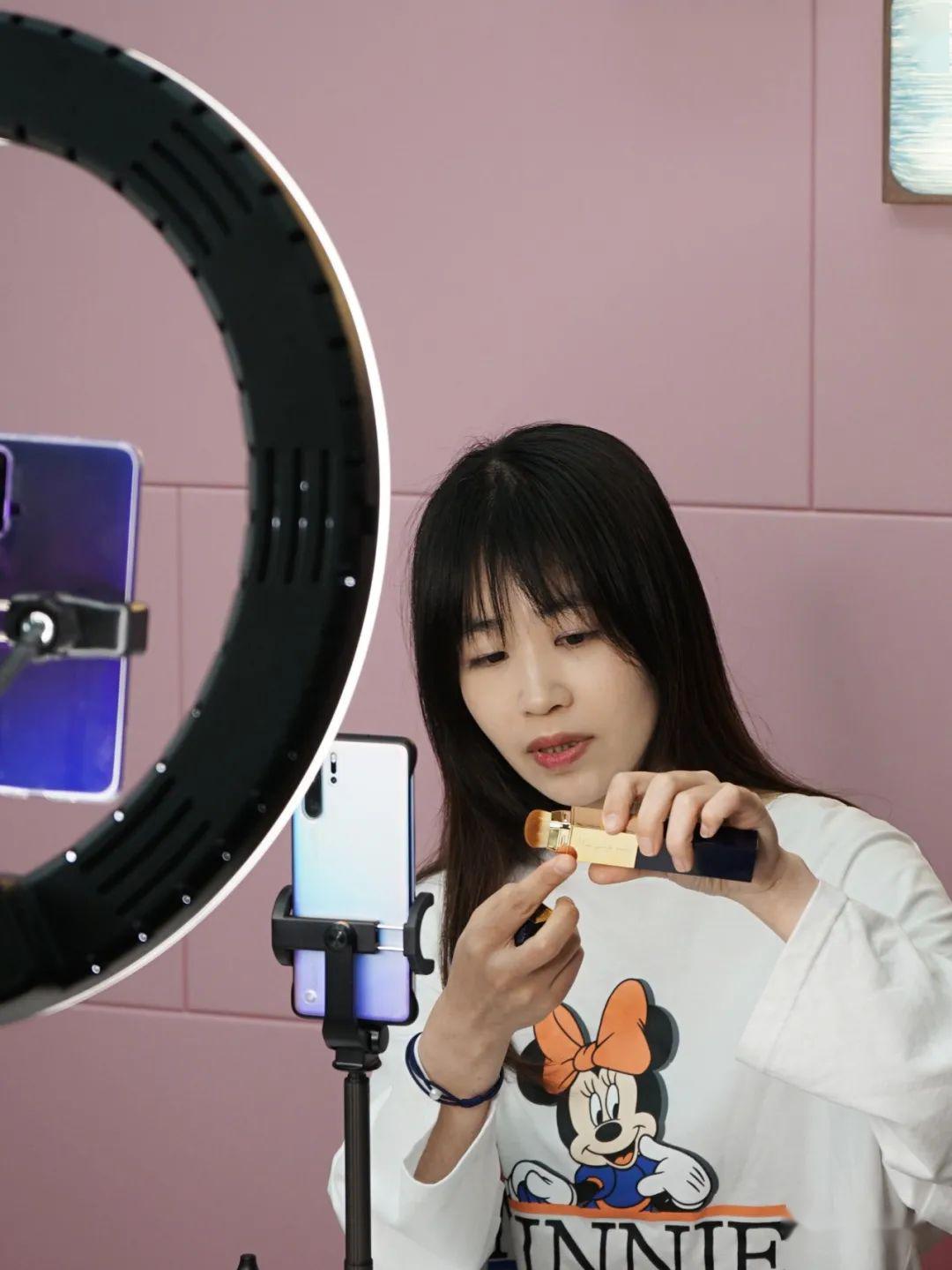 聚焦做直播不仅有杭州九堡余姚建了一个更牛的大型直播基地