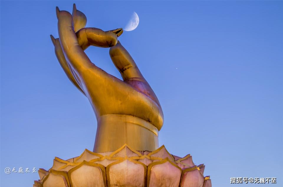 佛手拈月夕照金顶航拍视觉看峨眉