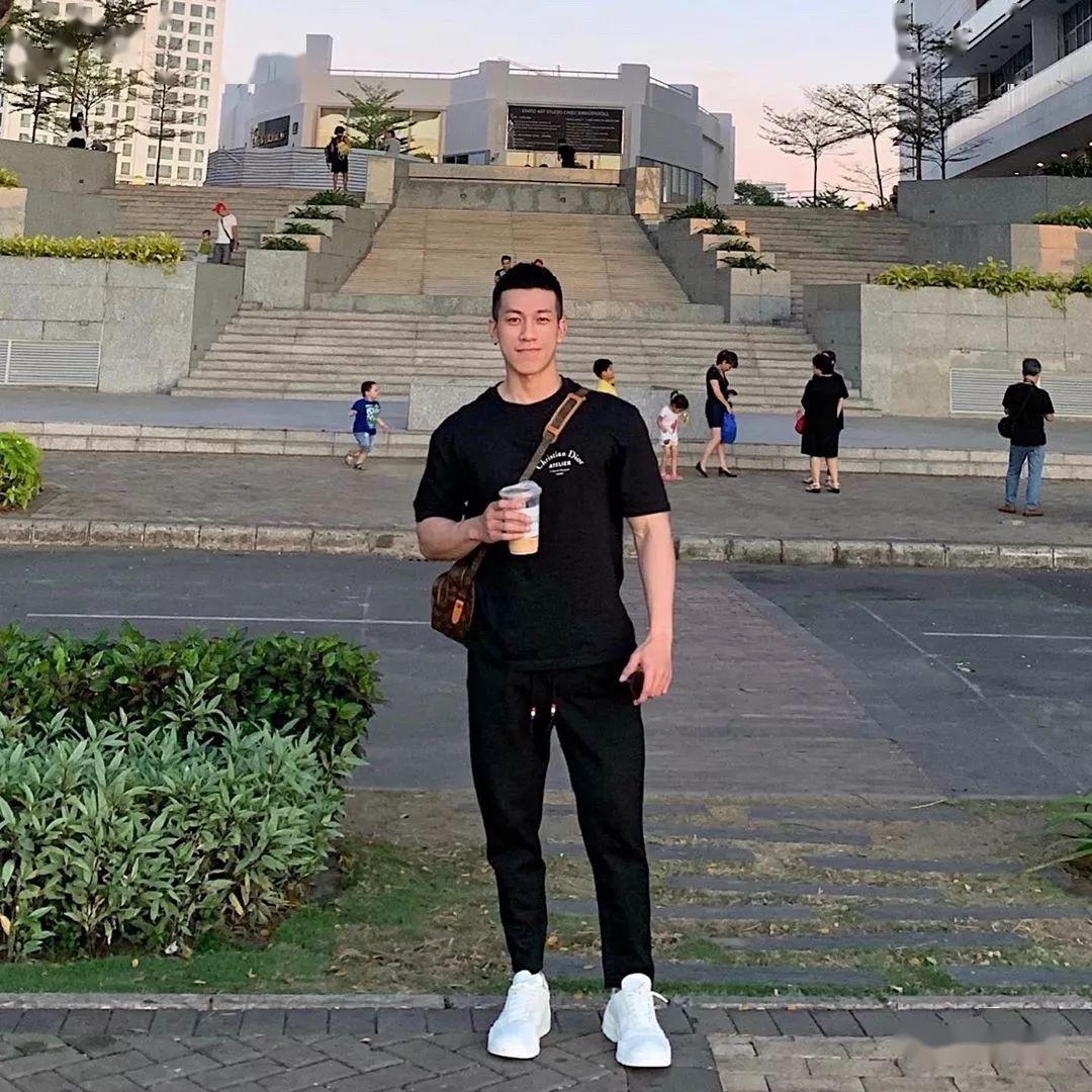 28岁越南头号肌肉网红大粗腿实力超群