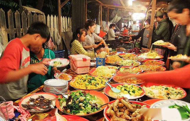 玩寻味带你游世界老挝搜食记万象最具特色的小吃都在这条美食街上