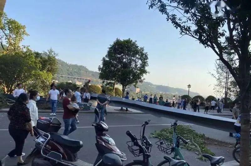 惊险金沙江特大桥污水管道高空掉落致金沙江封航