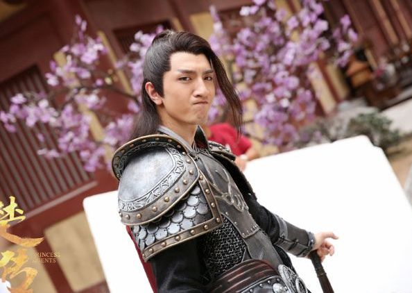 赵丽颖手上的2位男神一位跟老板演戏大火一位却怎么也捧不红