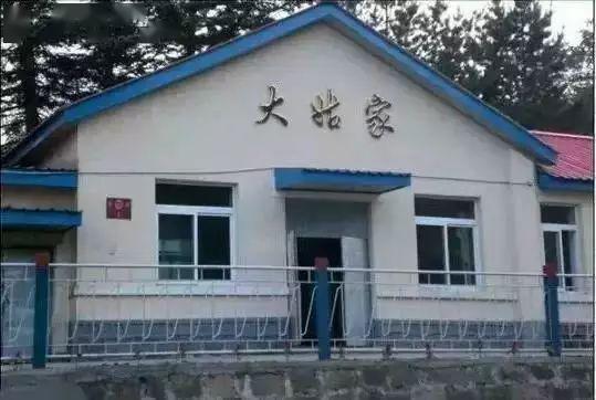 6,三把火站是一个京通线上的铁路车站,位于内蒙古自治区赤峰市三把火