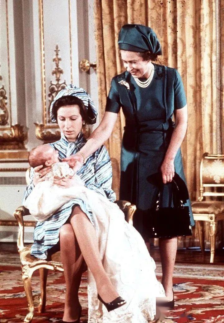 英国女王怀孕图片