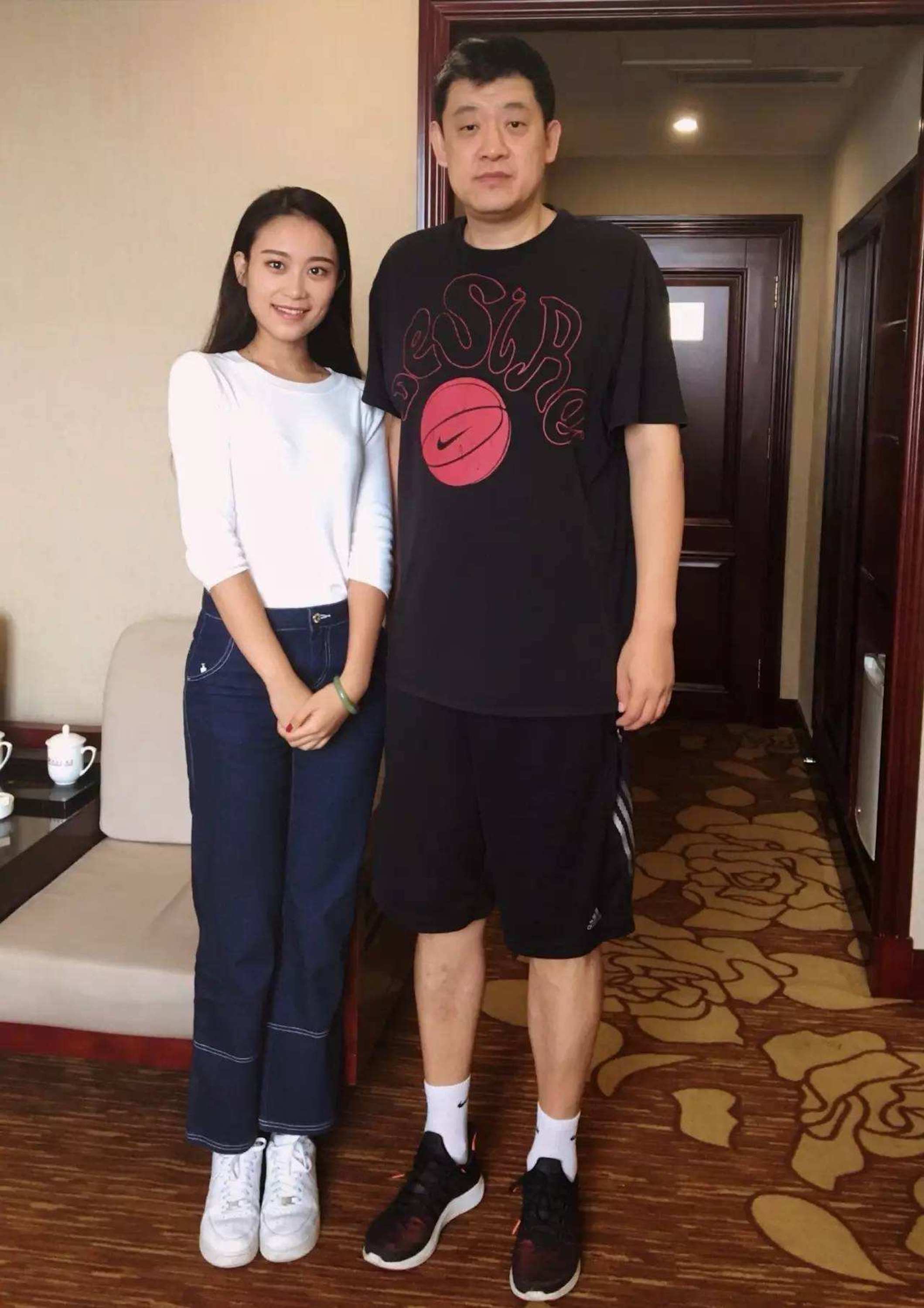 96黄金男篮一代,他曾单场砍下70分,模特女儿多张照片被公开!_孙军