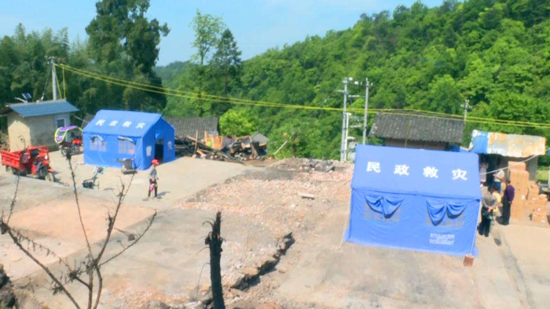 余庆县白泥镇两村民家发生火灾后他们的举动让人倍感温暖