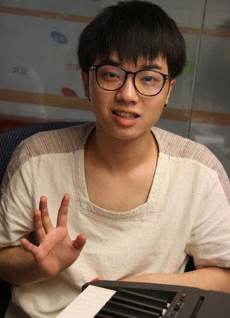 高中到现在华晨宇和这四个女人的故事邓紫棋是密友许晴是姐姐