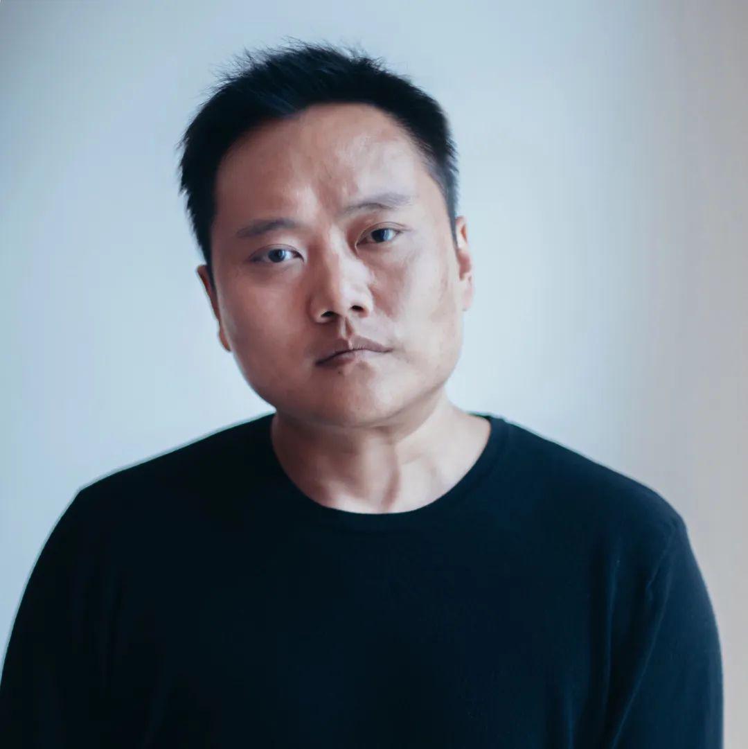 我们找了34位年轻艺术家只用一句话描述自己的工作