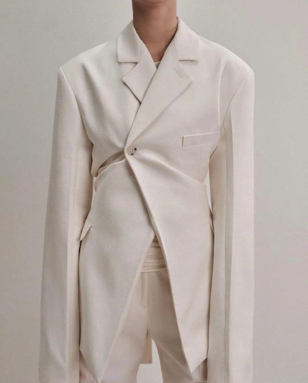 时尚圈不曾褪去的简论如何演绎减法美学