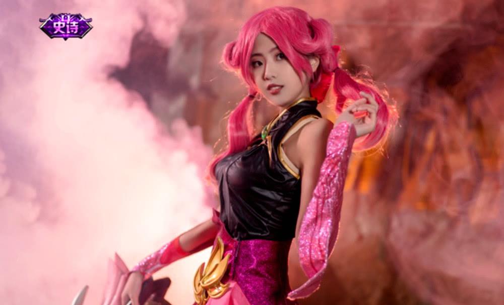 王者荣耀cos蔷薇恋人孙尚香躲过漫画腿眼神长在长袜上