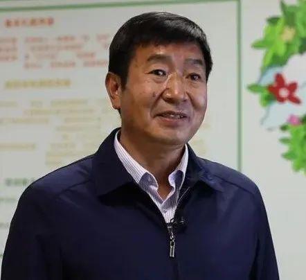 首都绿化委员会办公室杨志华 处长比如利用互联网 ,我领养一棵树,领养