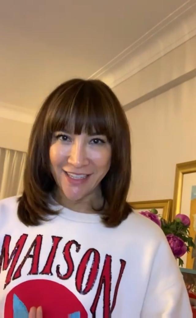 李玟二姐李思林48岁才出道,火辣身材不输妹妹,这基因太强大了_nancy