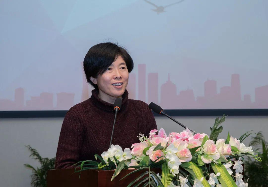 区教育工作党委书记陆琴区教育局局长施文龙寄语教育系统团员青年