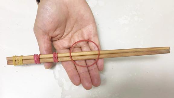 把3根橡皮筋绑在2根筷子上这个用途太聪明了早点知道就好了