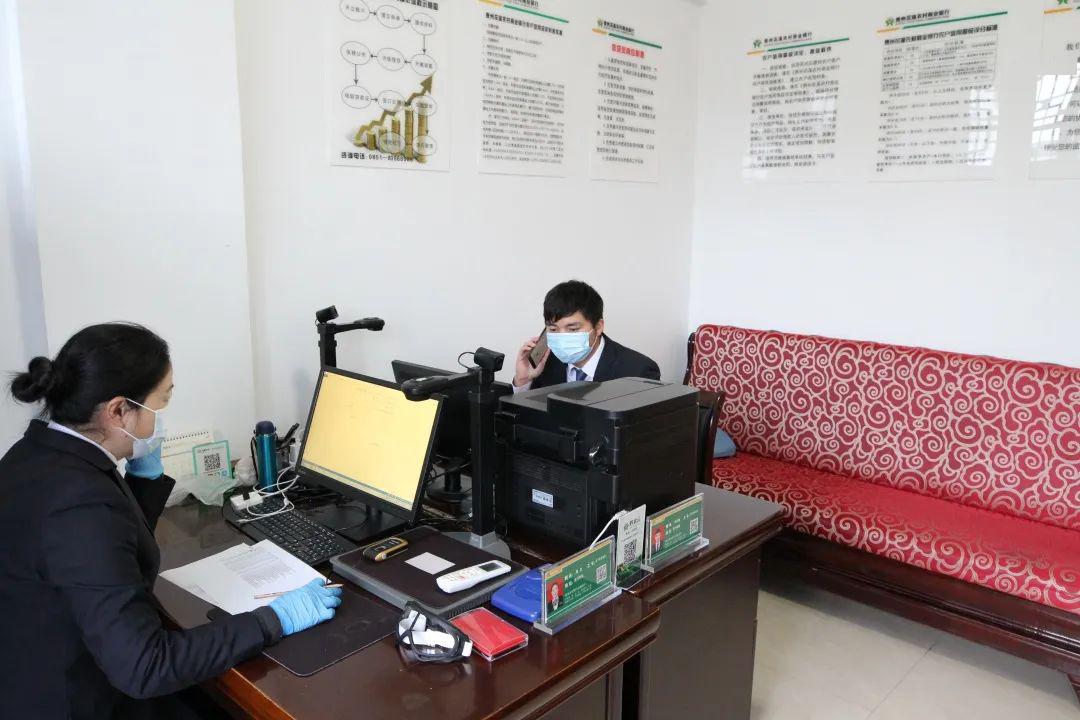 "90后"信贷员石家雄: 走在乡间小路上,我把青春唱成歌