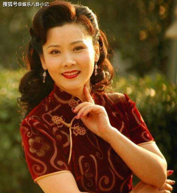 "姨太太专业户"何赛飞:嫁初恋,老师成了婆婆,32年零绯闻